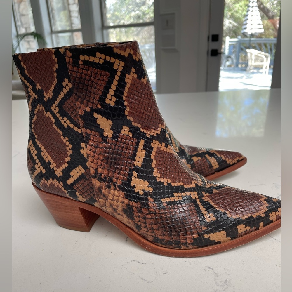 size 38 /7 Ulla Johnson boots